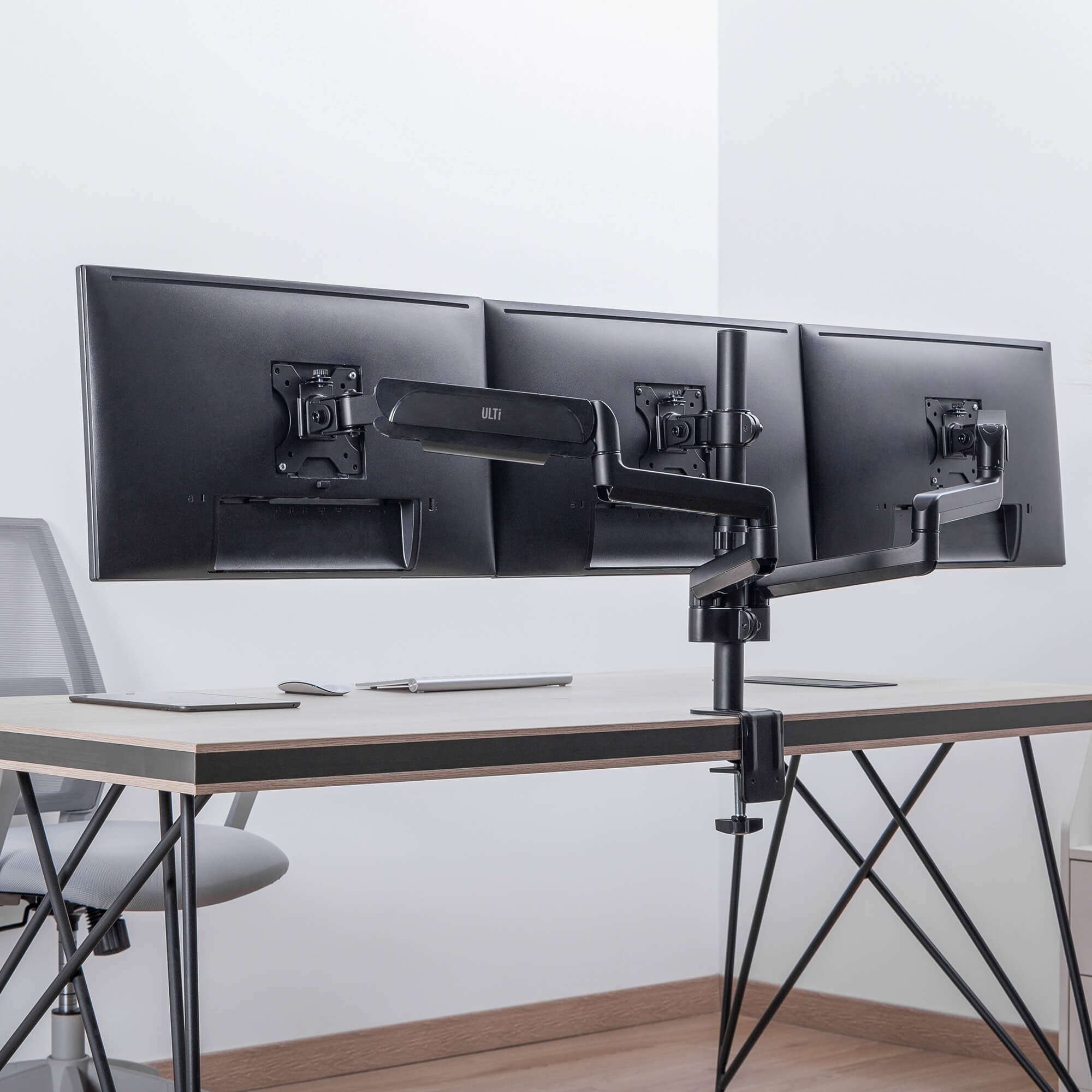 Aero Triple Monitor Arm | T22